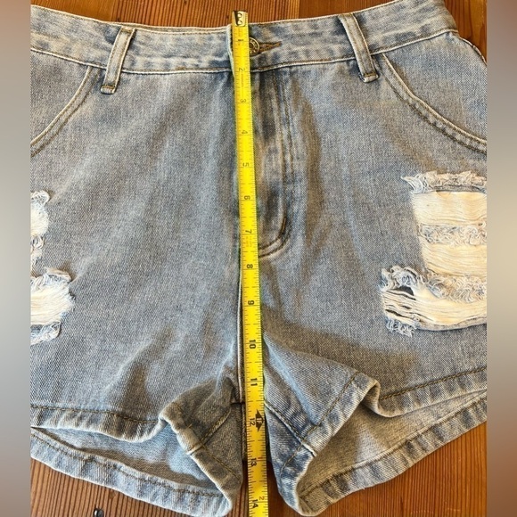 Shorts - Picture 7 of 8